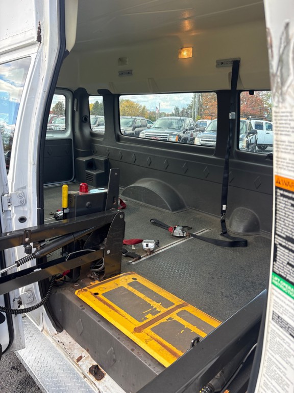 2013 Ford Econoline Image 13