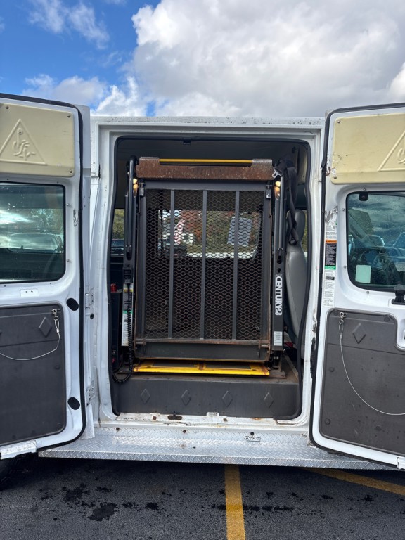 2013 Ford Econoline Image 14