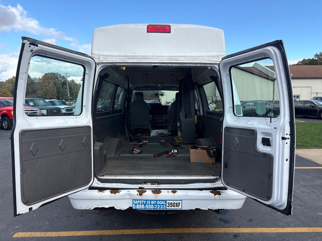 2013 Ford Econoline Image 16