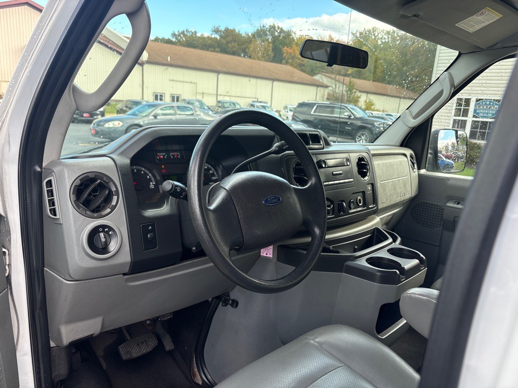 2013 Ford Econoline Image 18