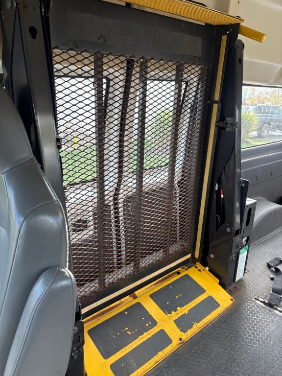 2013 Ford Econoline Image 21