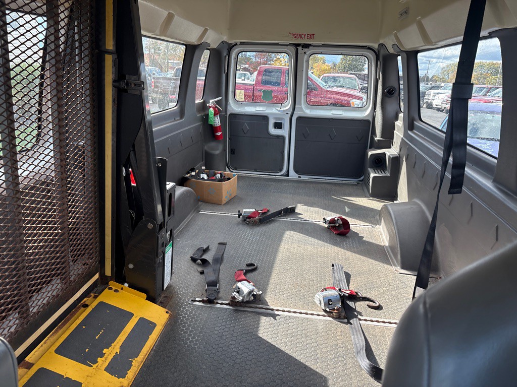 2013 Ford Econoline Image 22