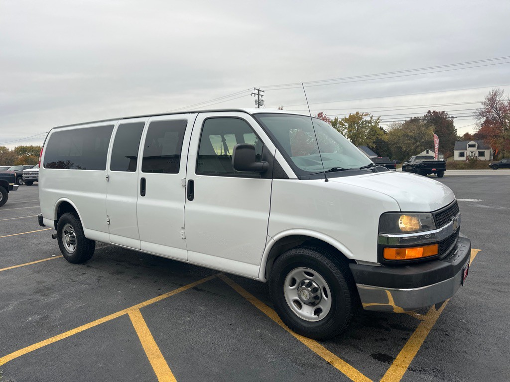 2013 Chevrolet Express Image 4