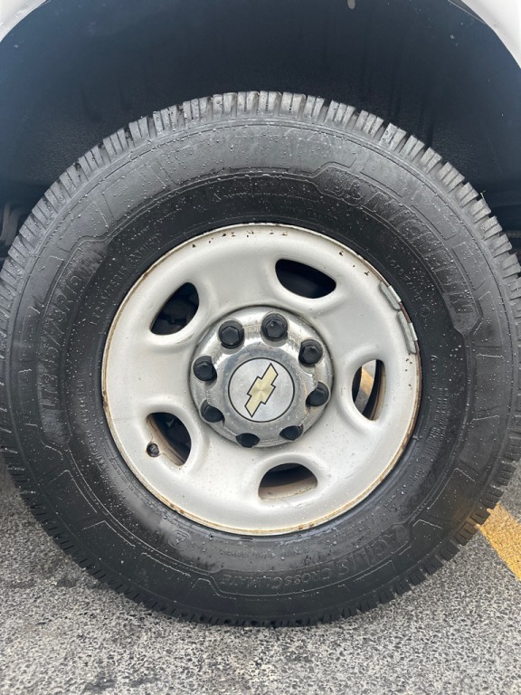 2013 Chevrolet Express Image 9