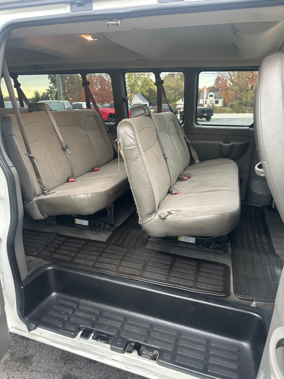 2013 Chevrolet Express Image 13