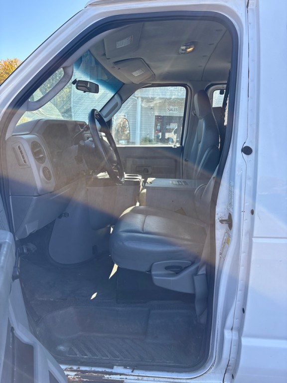 2012 Ford Econoline Image 9
