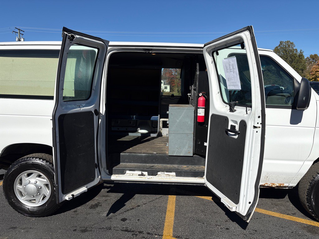2012 Ford Econoline Image 11
