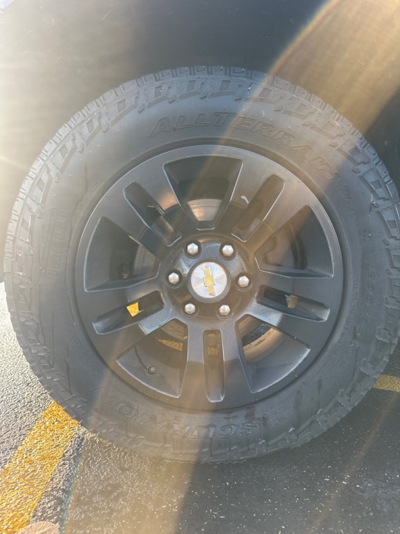 2015 Chevrolet Suburban Image 9