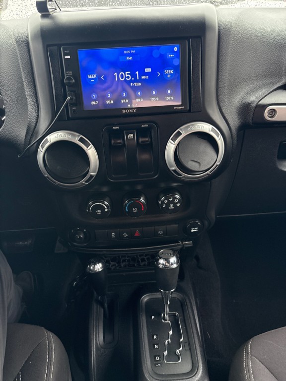 2014 Jeep Wrangler Image 15