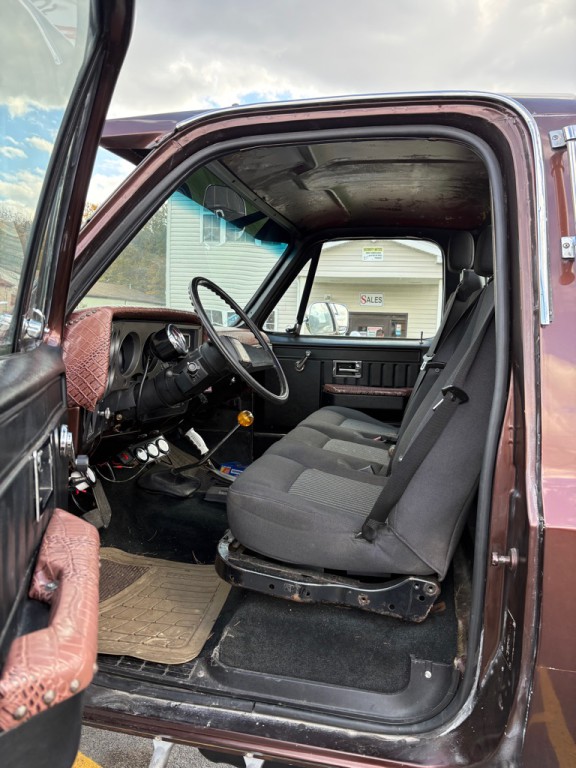 1984 Chevrolet C/K 10 Image 10