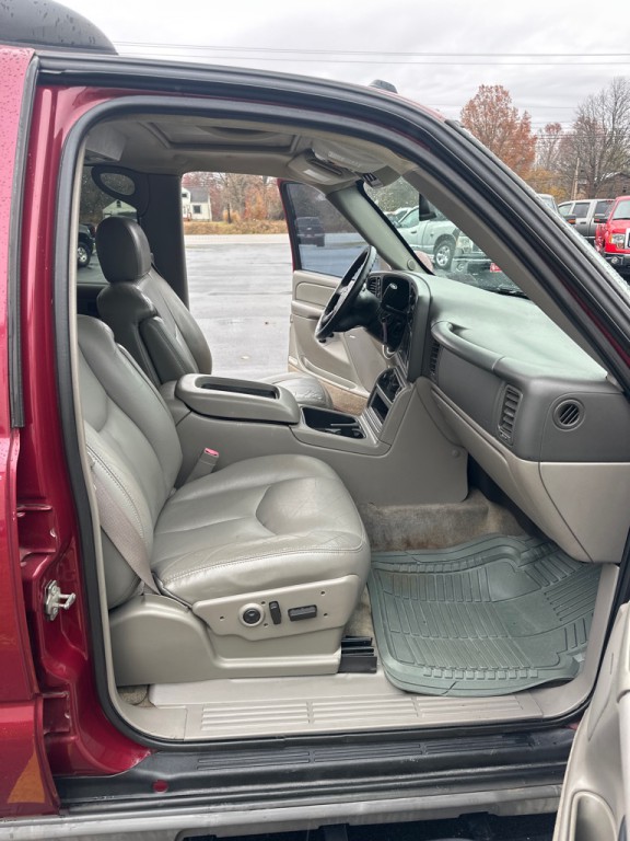 2004 Chevrolet Tahoe Image 12