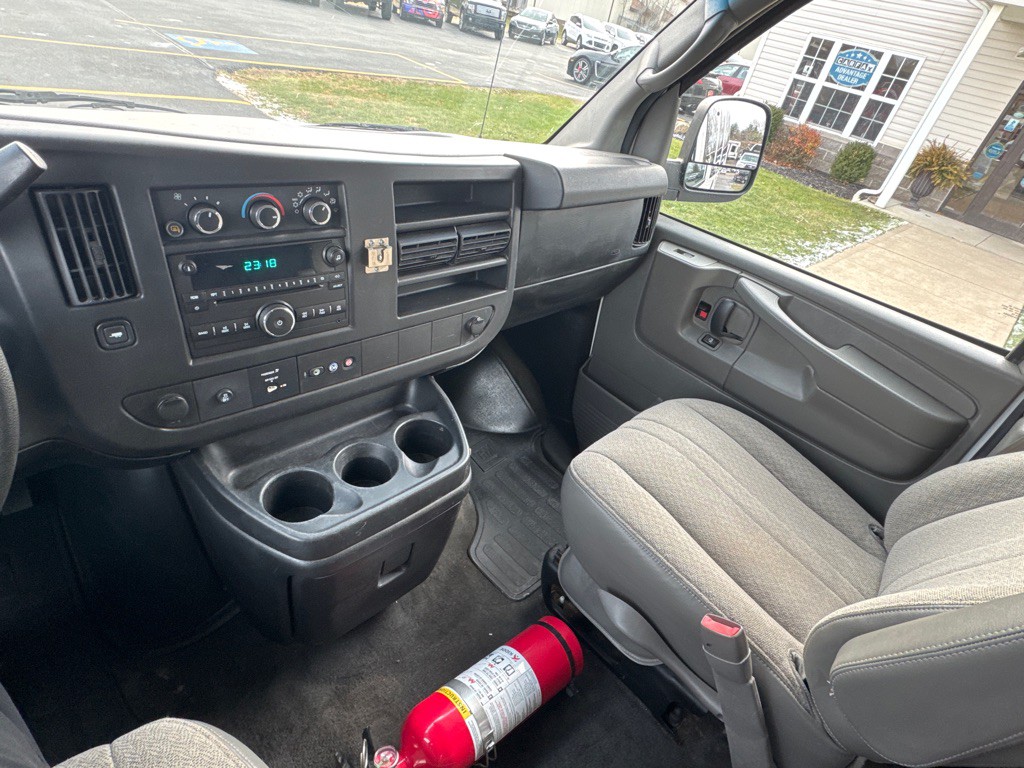2014 Chevrolet Express Image 17