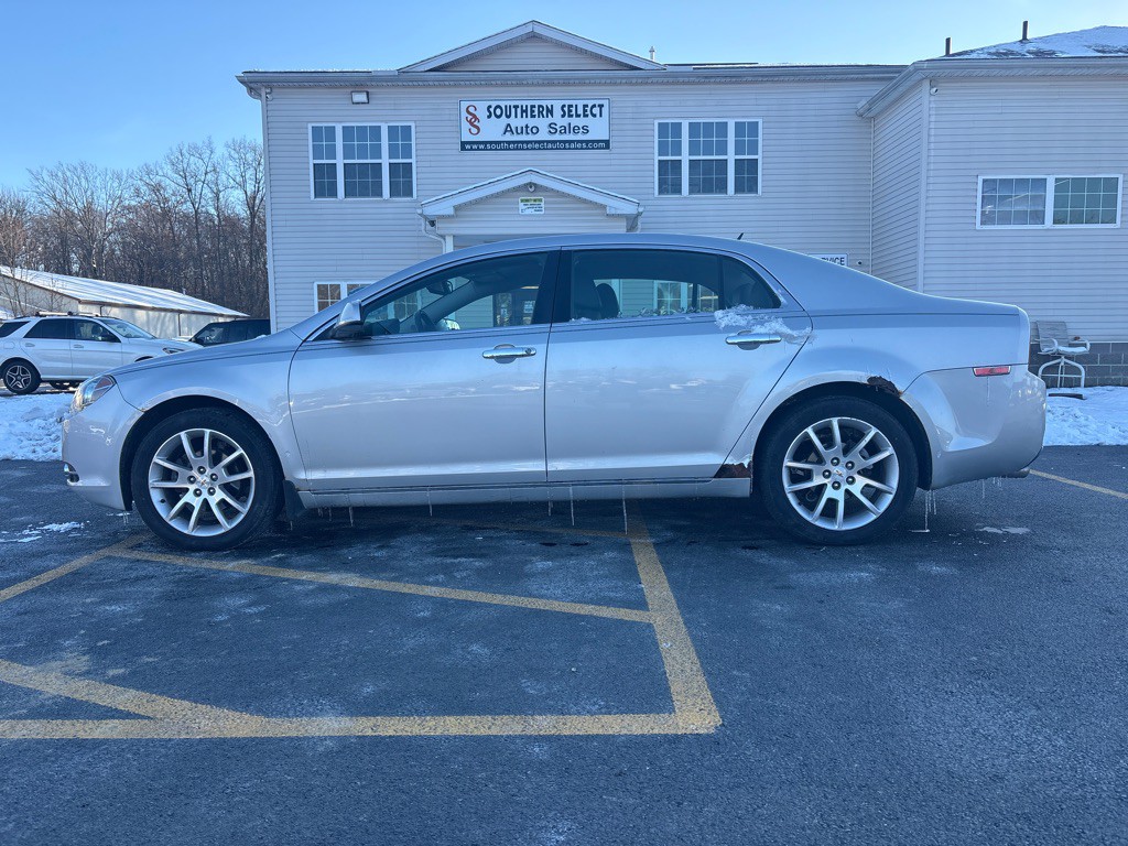 2011 Chevrolet Malibu Image 1