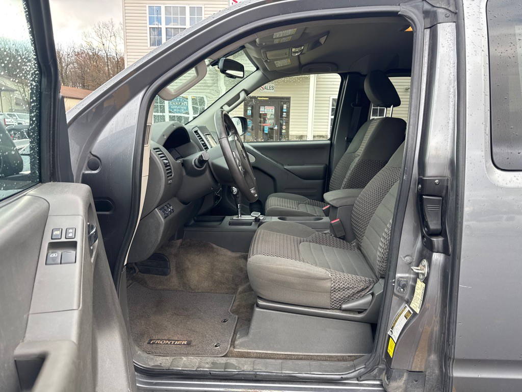 2016 Nissan Frontier Image 11