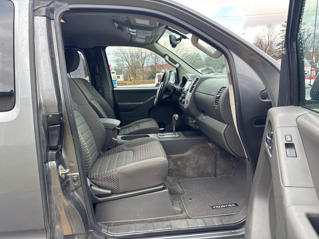 2016 Nissan Frontier Image 13