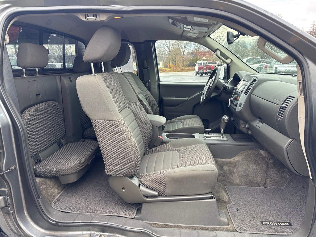 2016 Nissan Frontier Image 14