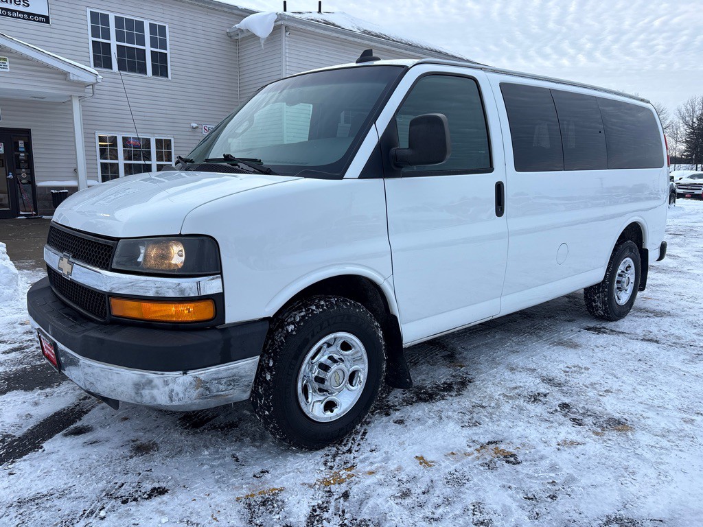 2016 Chevrolet Express Image 2