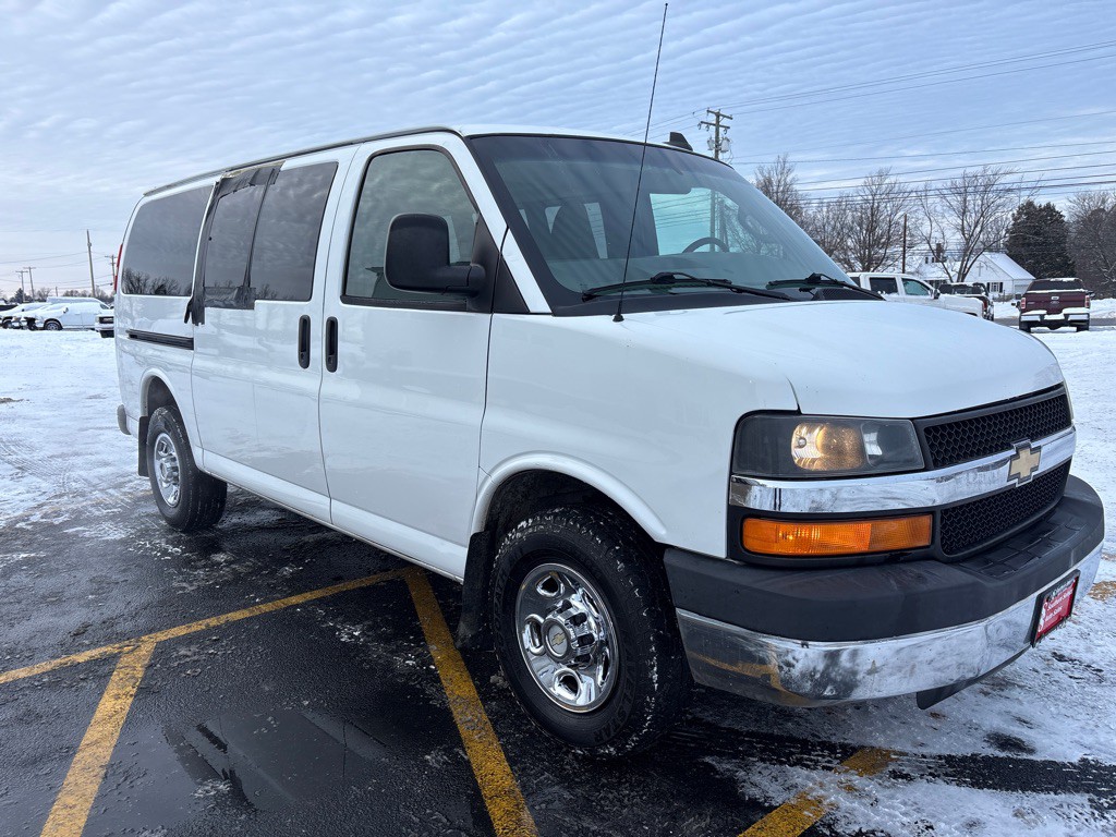 2016 Chevrolet Express Image 4