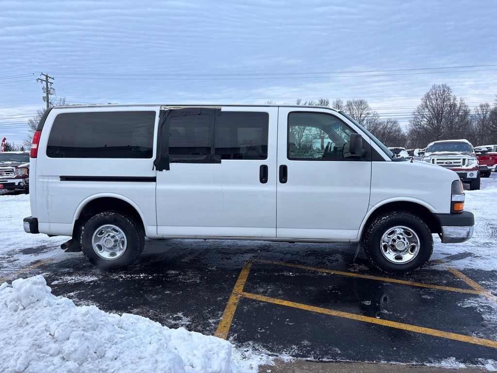 2016 Chevrolet Express Image 5