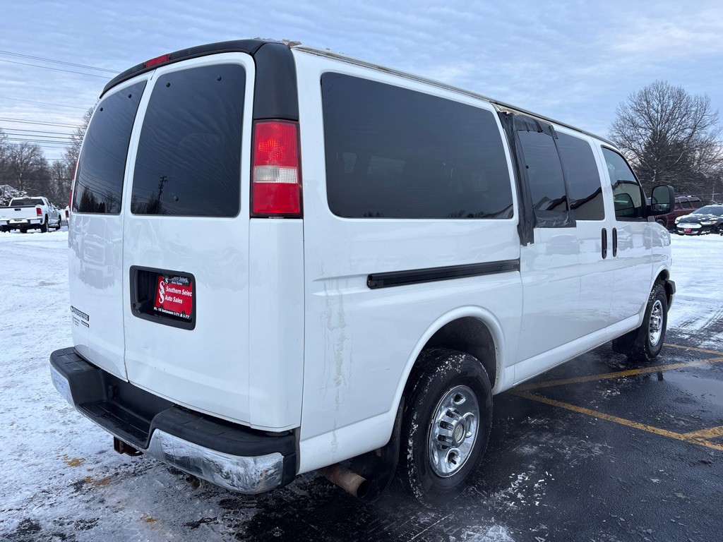 2016 Chevrolet Express Image 6