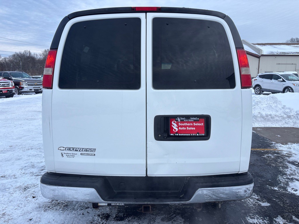2016 Chevrolet Express Image 7