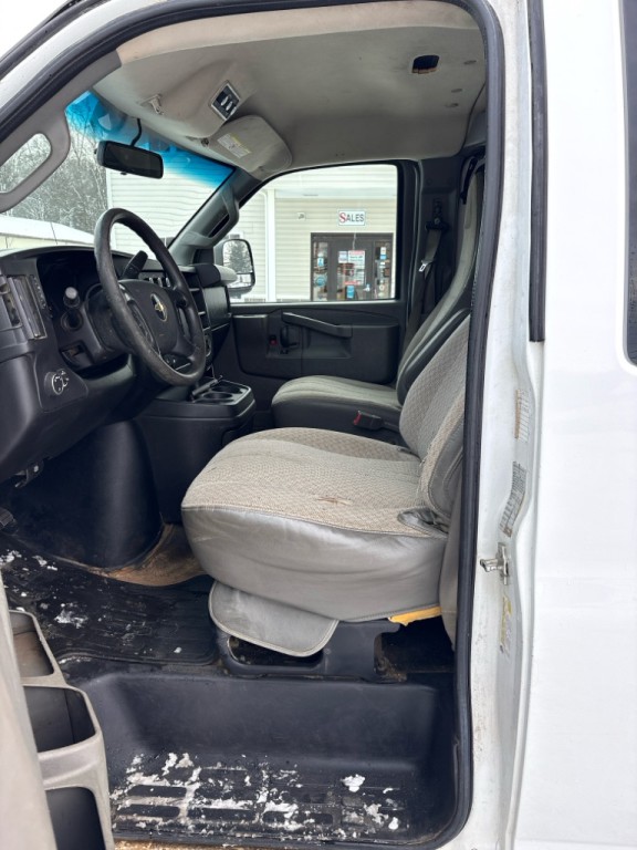 2016 Chevrolet Express Image 9