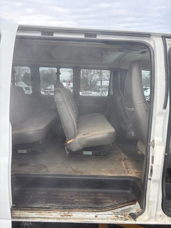 2016 Chevrolet Express Image 11
