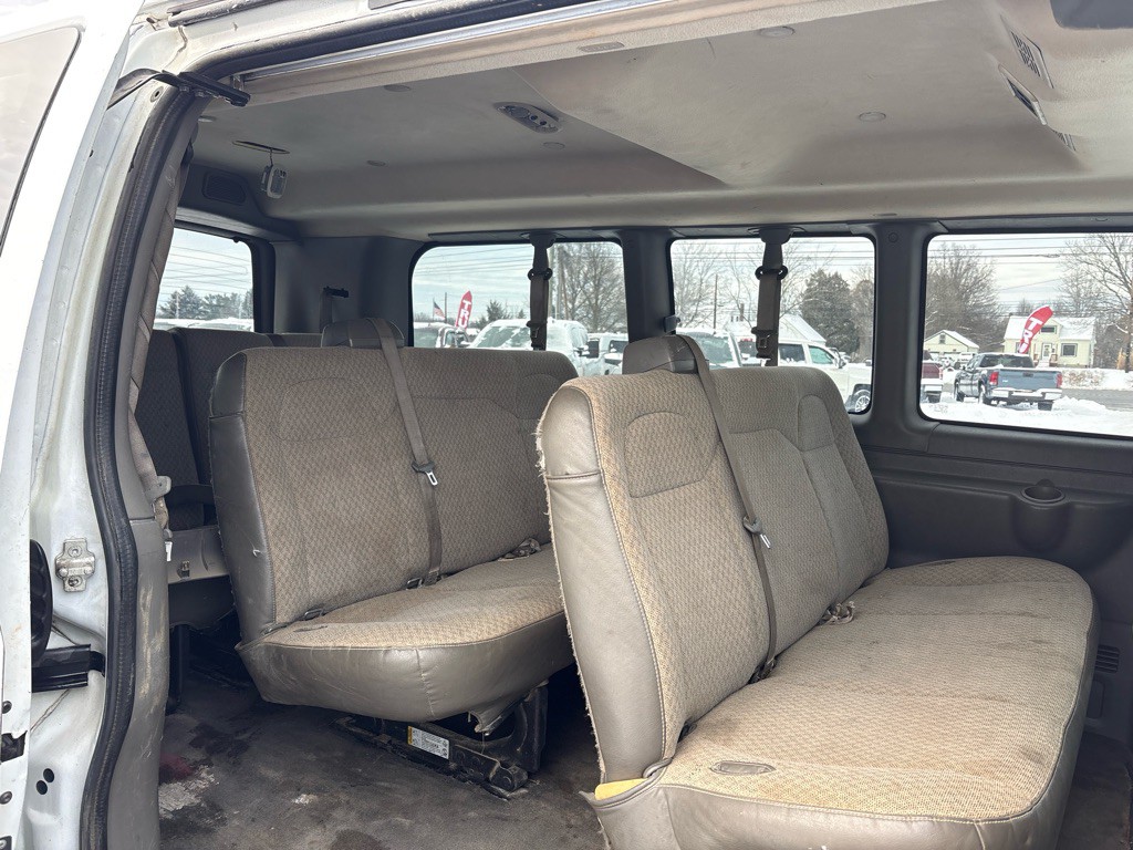 2016 Chevrolet Express Image 12