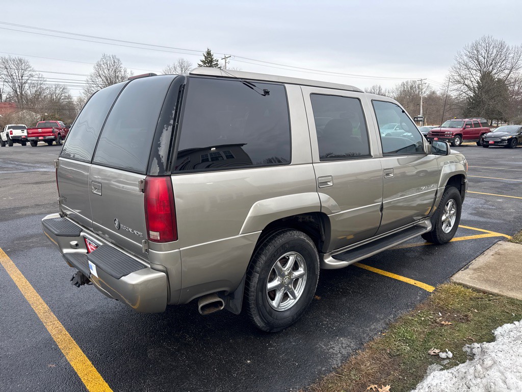 2000 Cadillac Escalade Image 6
