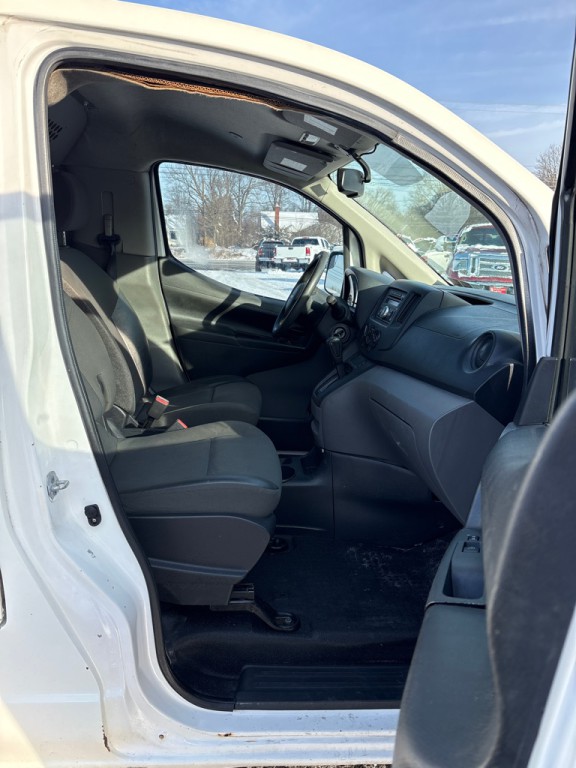 2016 Chevrolet Express Image 12