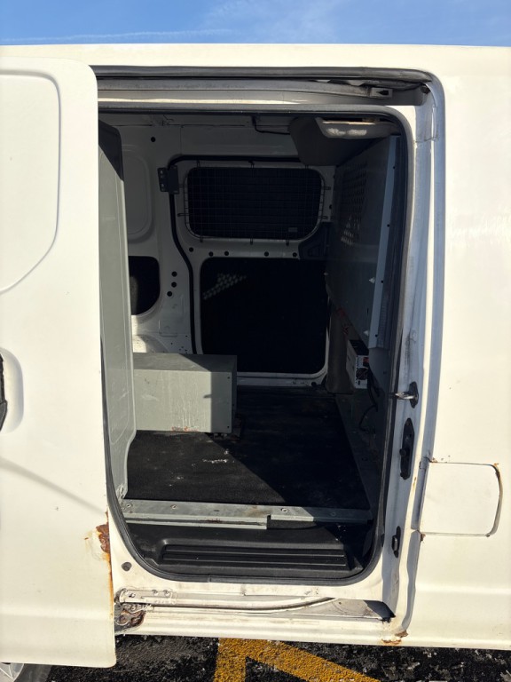 2016 Chevrolet Express Image 13