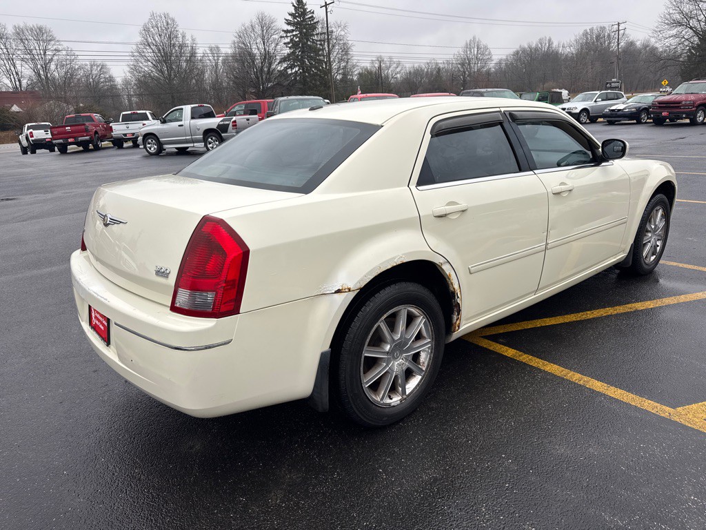 2007 Chrysler 300 Image 6