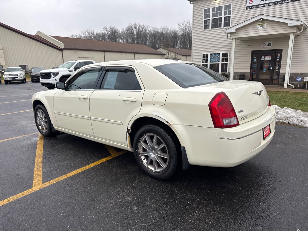 2007 Chrysler 300 Image 8