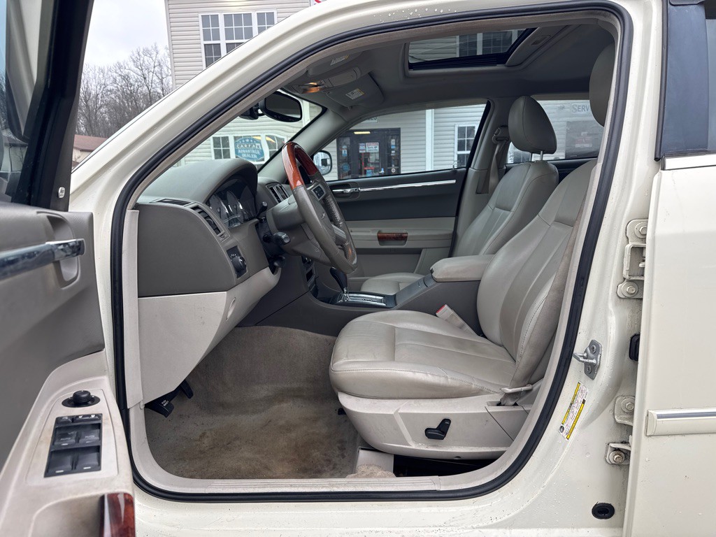 2007 Chrysler 300 Image 9