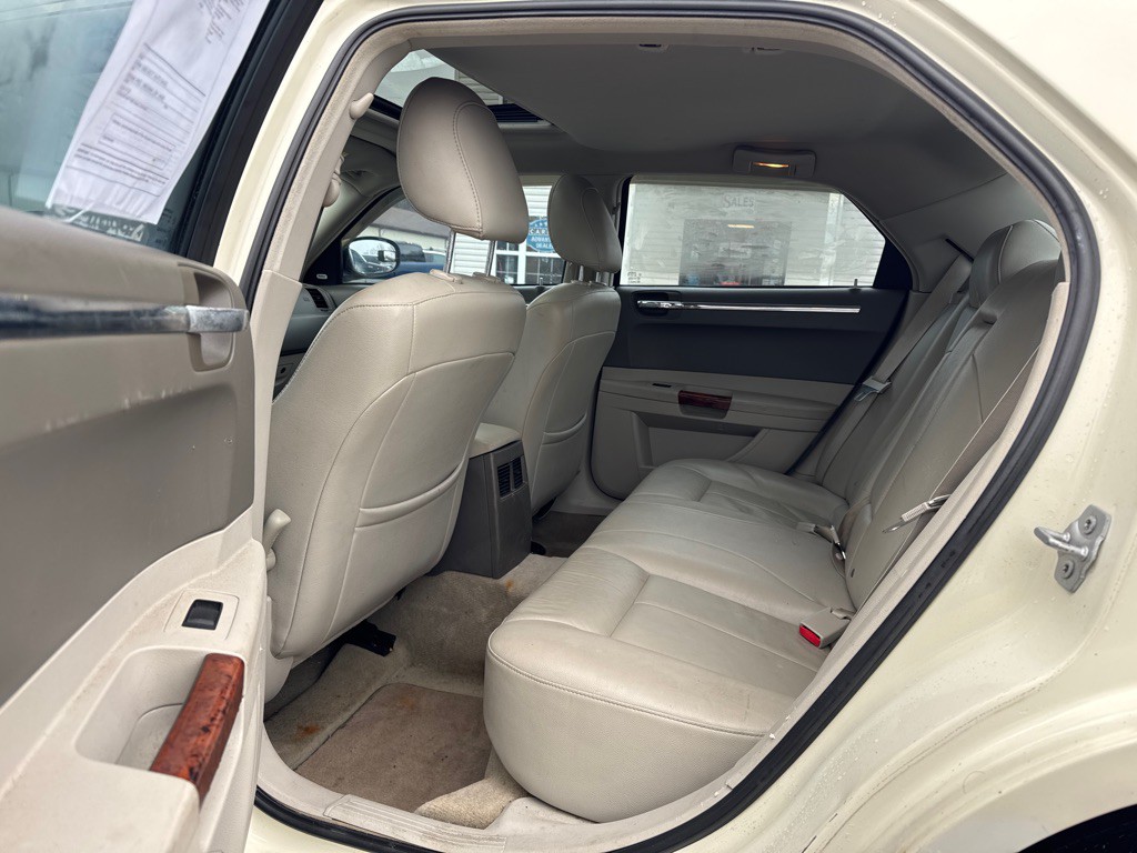 2007 Chrysler 300 Image 10