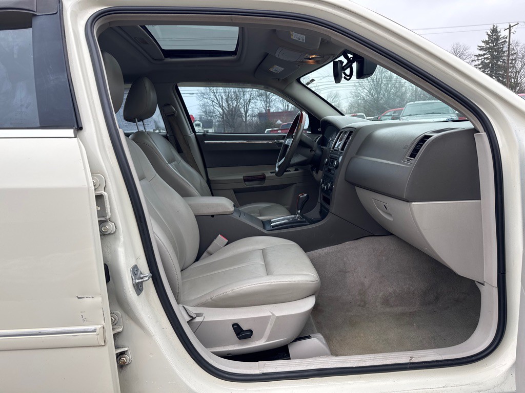 2007 Chrysler 300 Image 11