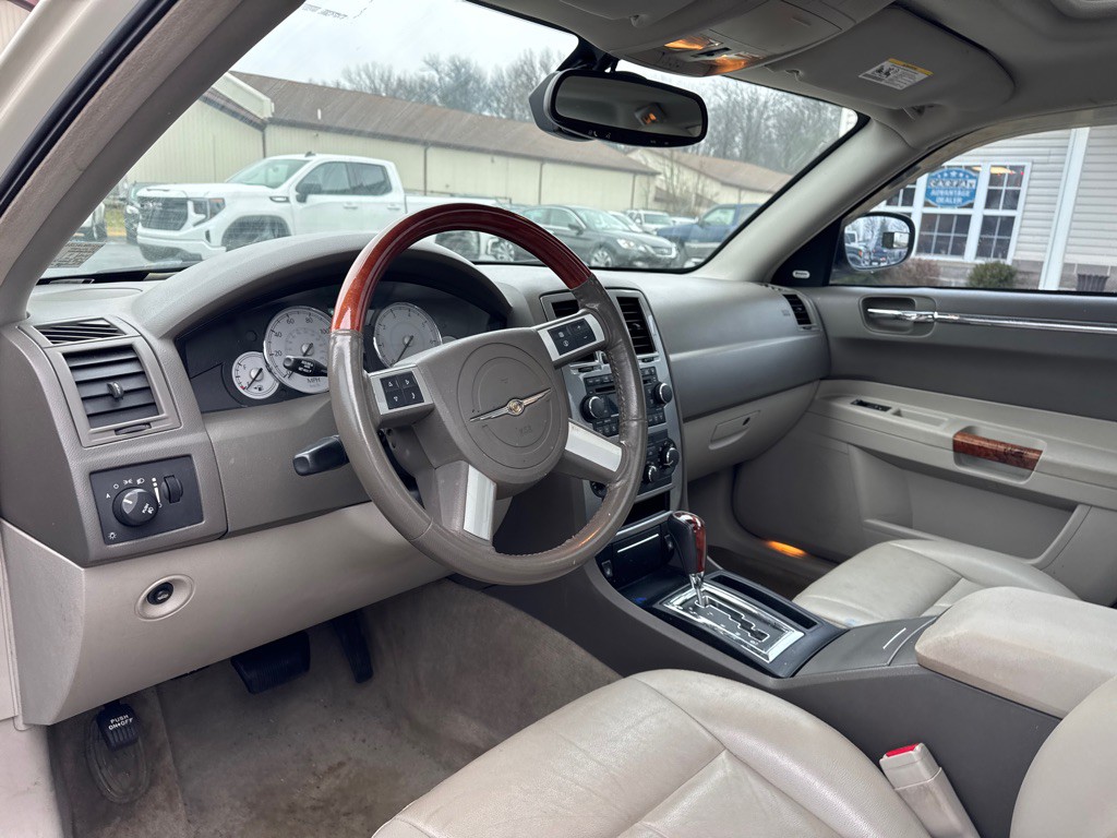 2007 Chrysler 300 Image 13