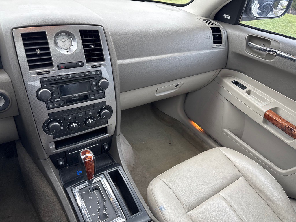 2007 Chrysler 300 Image 14