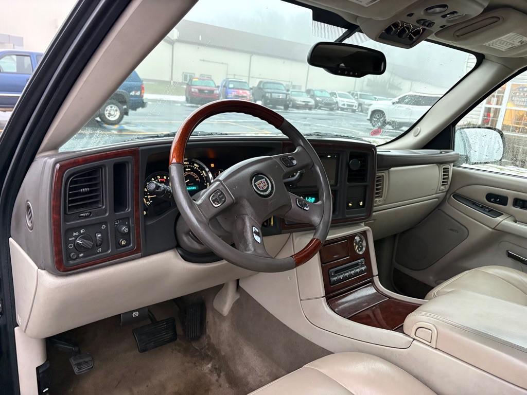 2005 Cadillac Escalade Image 16