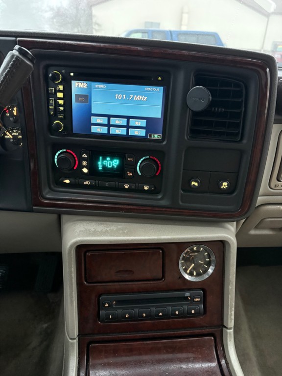 2005 Cadillac Escalade Image 18