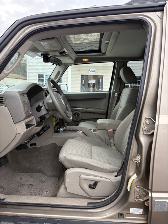 2006 Jeep Commander Image 9