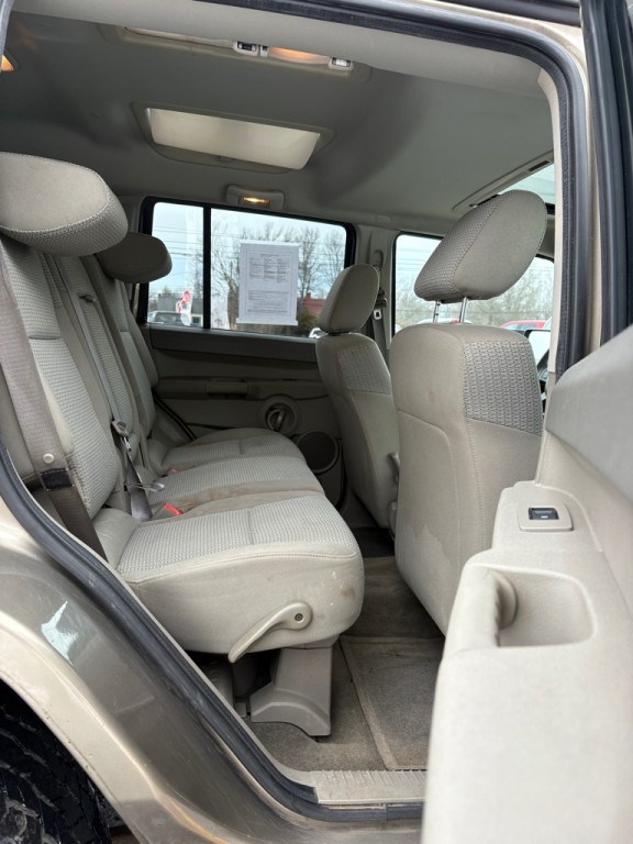 2006 Jeep Commander Image 12