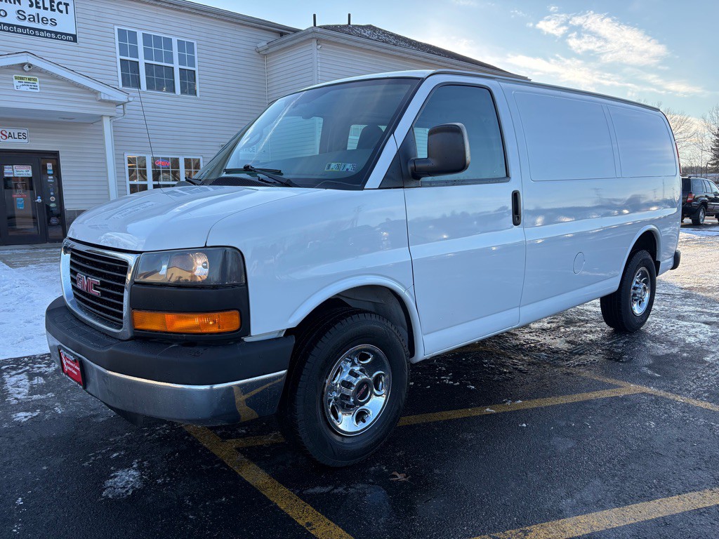 2015 GMC Savana Image 2