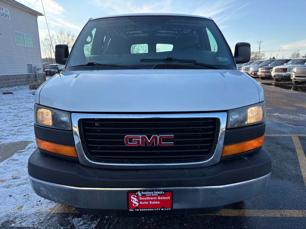 2015 GMC Savana Image 3