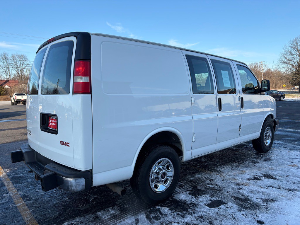 2015 GMC Savana Image 6