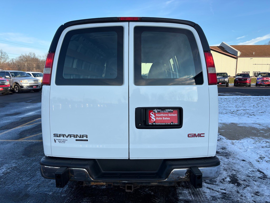 2015 GMC Savana Image 7
