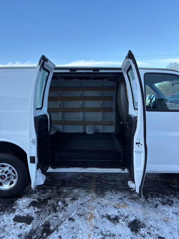 2015 GMC Savana Image 11