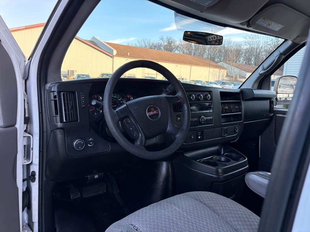 2015 GMC Savana Image 14