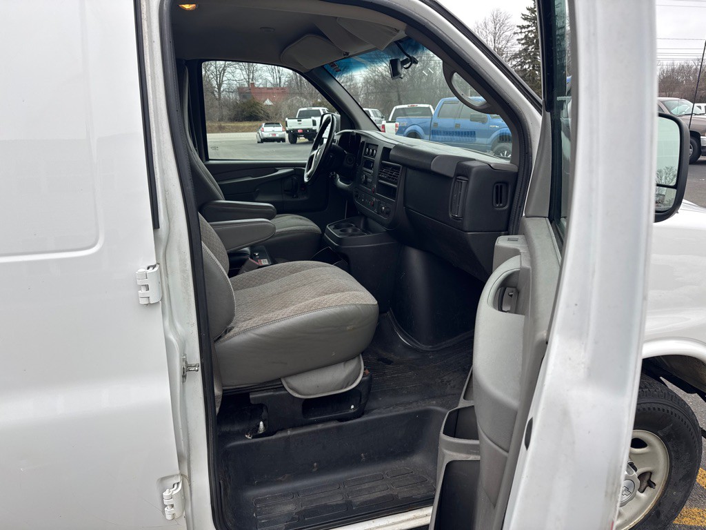 2015 Chevrolet Express Image 10