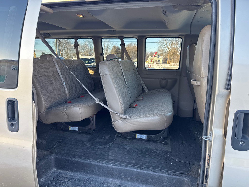 2008 GMC Savana Image 11